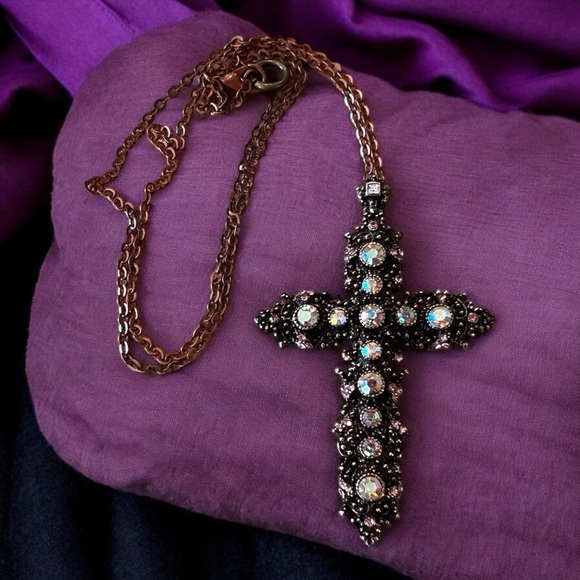Cross pendant pink and clear rhinestones in a warm rose stainless steel setting - Picture 9 of 15